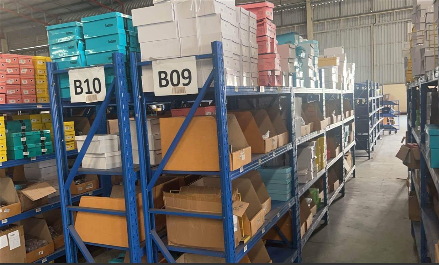 Warehouse location zones for e-commerce inventory